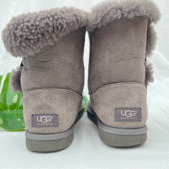 UGG gray Bailey Button sz 7 - Picture 1 of 16